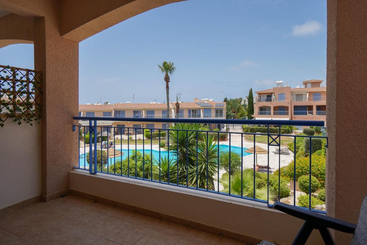 Resitour - Regina Gardens Apartman Paphos Kültér fotó